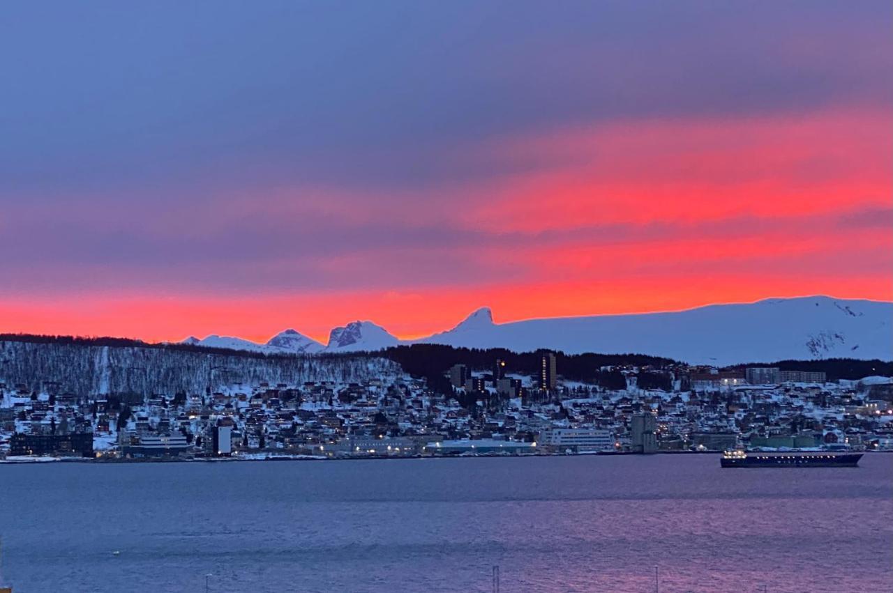 Апартаменти Polar Arctic View - Free Parking! Тромсе Екстер'єр фото